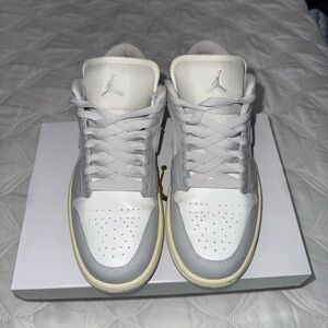 Air Jordan 1 lows size 8.5